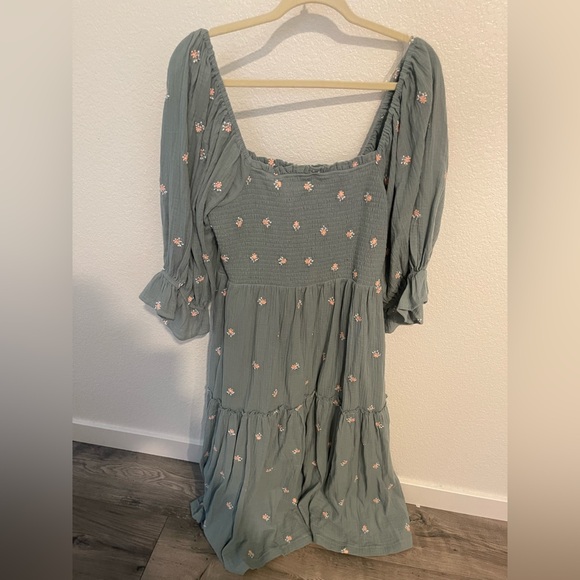 TALULAH Sage Green Floral Long Sleeve Dress - Picture 1 of 3